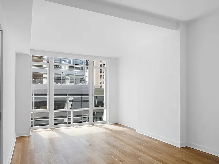 1050 6th Ave #10D — Photo 3