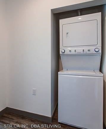 3rd image of 545 N Kenmore Ave #17405737