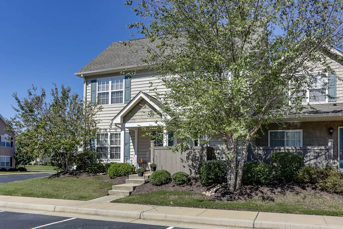 Building Photo - 1806 Duntrune Gln