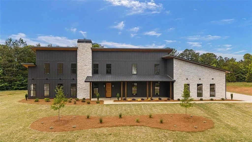 6 bed, 5.5 bath, 5070 sqft, $5,500 — Photo 3