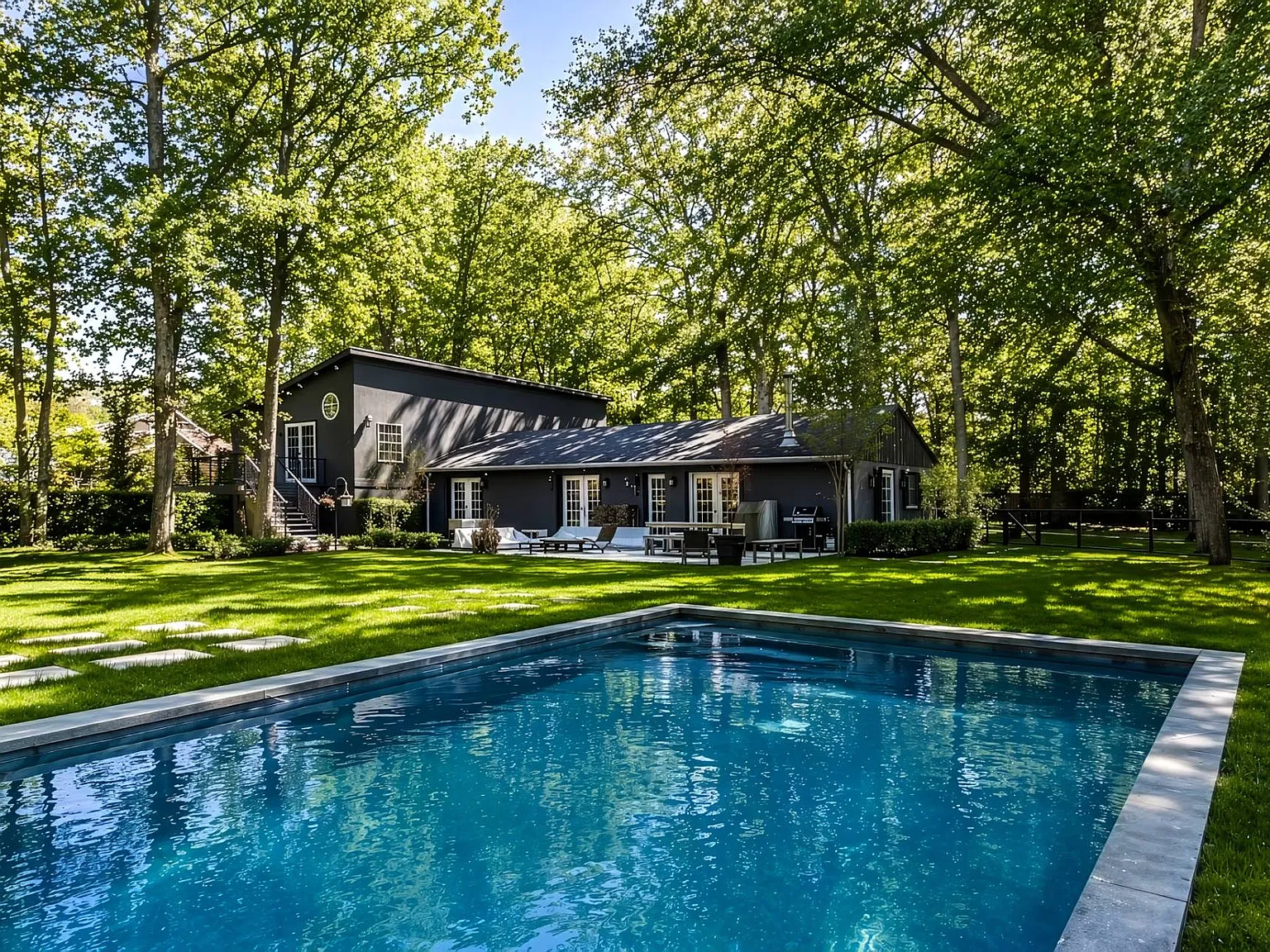 Quiet & Private on Sag Harbor Village Edge — Photo 2