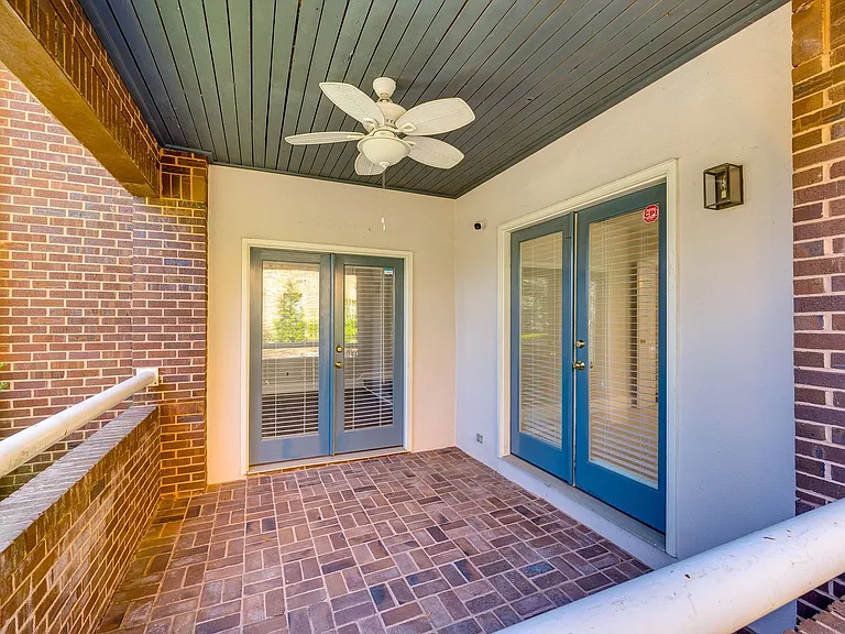 2220 Roswell Ave #B — Photo 23
