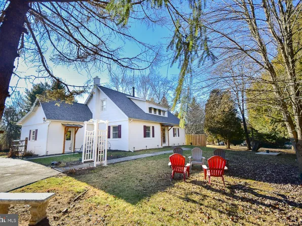 5166 Charles Town Rd, Kearneysville, WV 25430