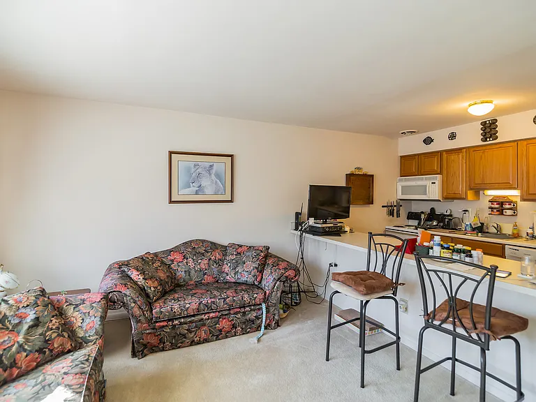 Janwood Apartments — Photo 12