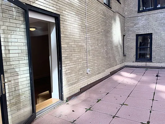 Rented by Stonehenge NYC LLC | media 9