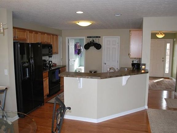 2nd image of 523 Clayton Ct