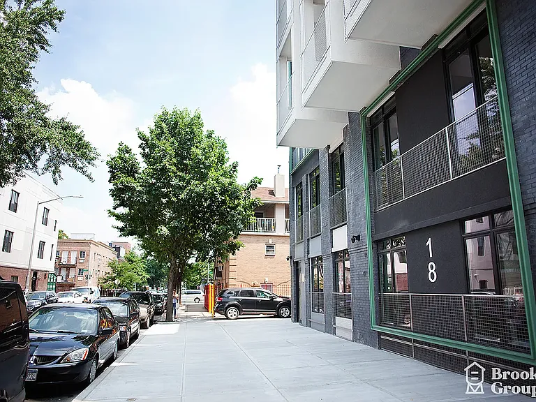 18 Stanhope St #2G — Photo 14
