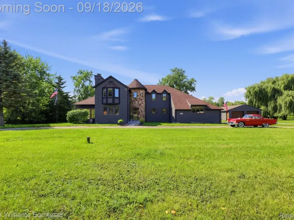 52401 Baker Rd, Chesterfield, MI 48047