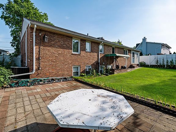 5th image of 95 Cherry Dr W
