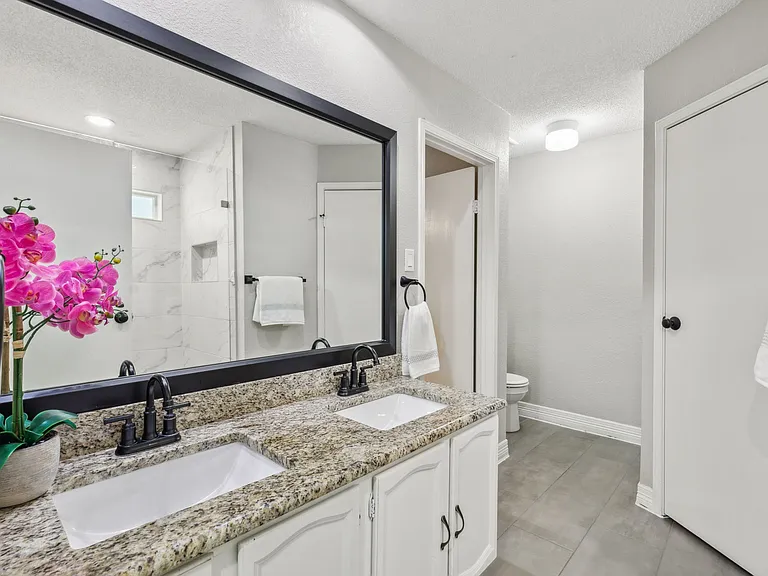 849 N Riverside Dr — Photo 18