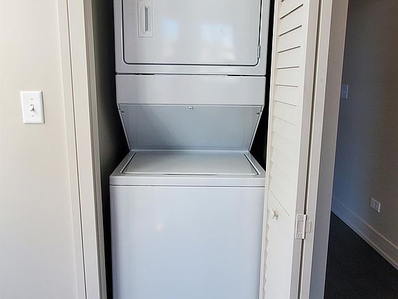 3rd image of 2735 W Flournoy St #1