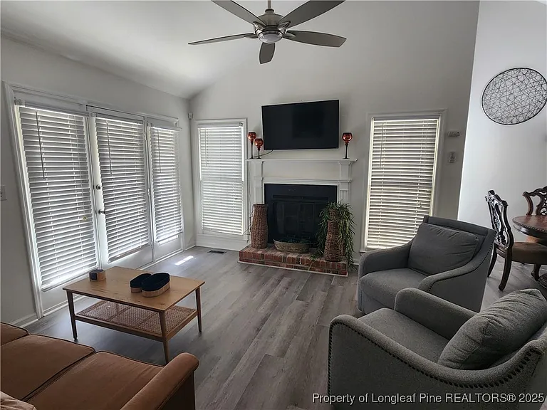 426 Georgetown Cir — Photo 9