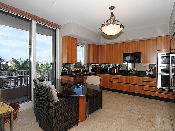 3rd image of 785 Crandon Blvd APT 501