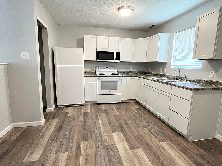 1423 Alonzo Pl — Photo 2