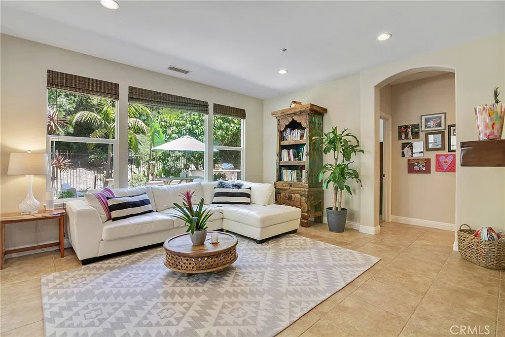 5 bed, 2888 sqft, $7,000 — Photo 3