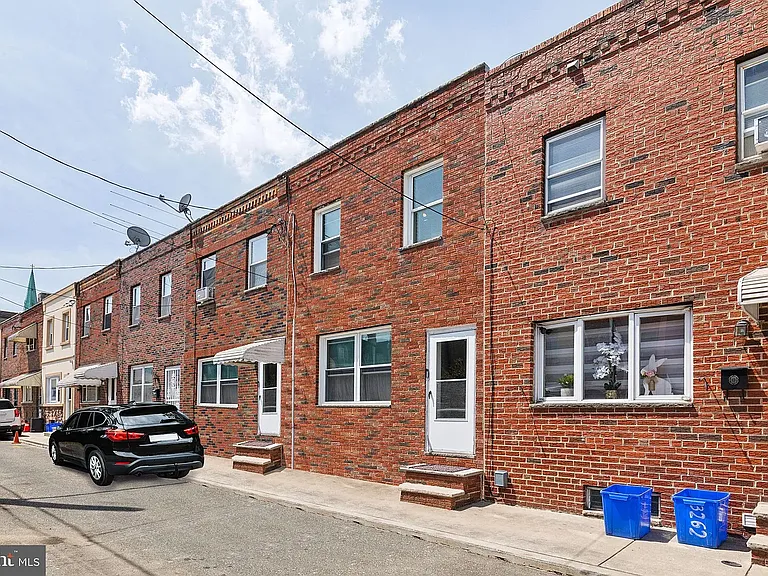 3260 Webb St — Photo 2