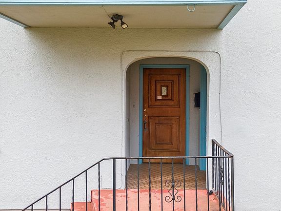 4th image of 310 N Tacoma Avenue