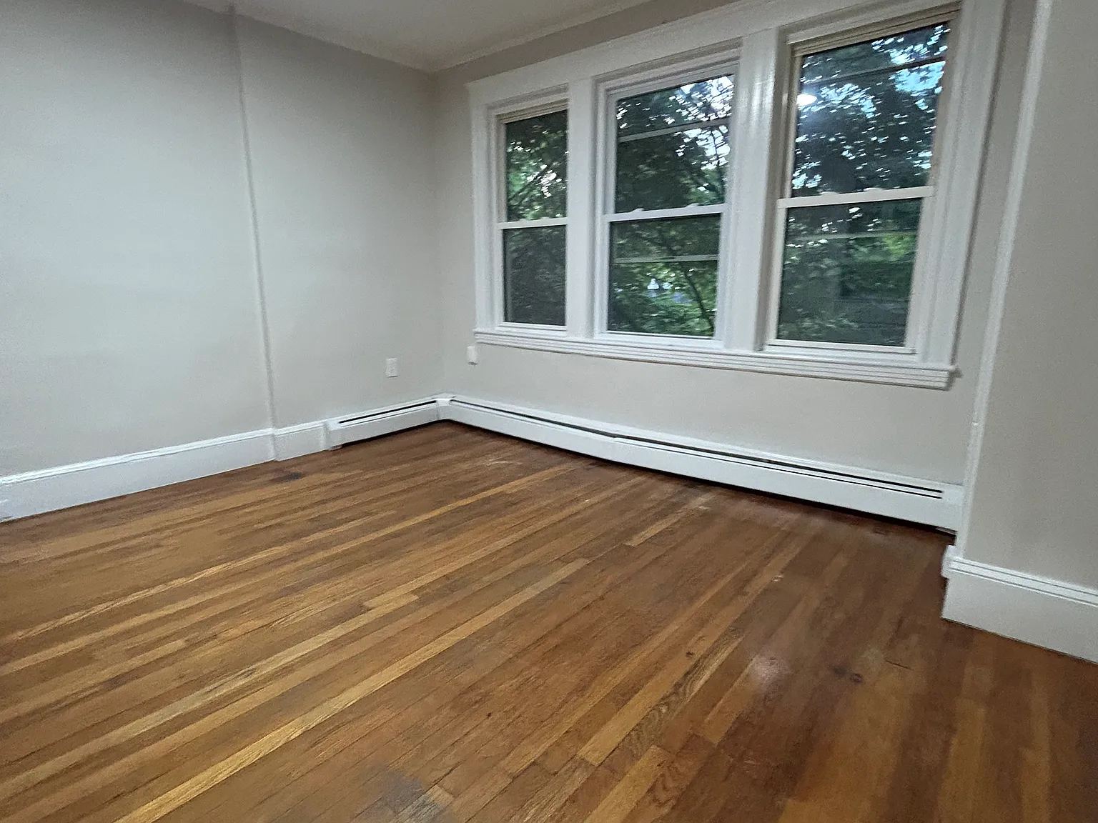 4 bed, 1200 sqft, $1,050 — Photo 2