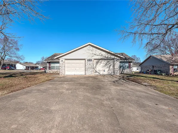 4518 & 4520 W Franciscan Trl, Fayetteville, AR 72704