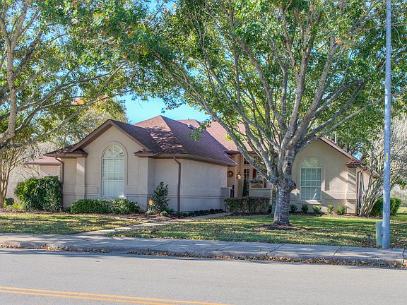 3rd image of 10904 River Plantation Dr