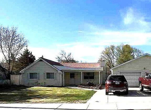 Front of house, front yard