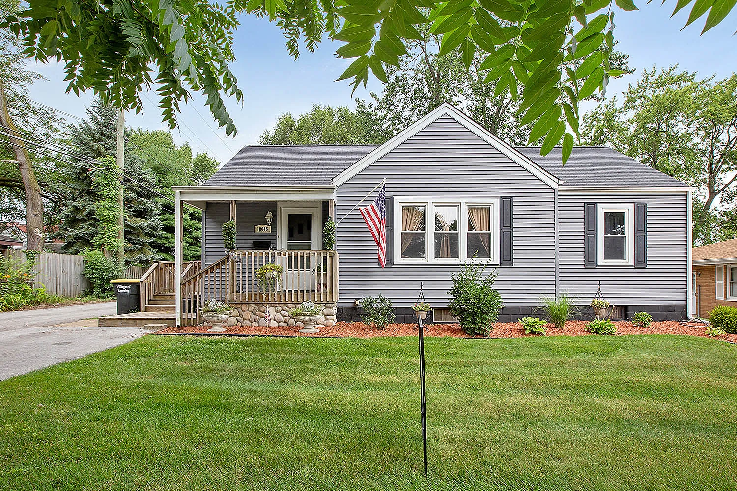 18046 Oak Ave photo 1