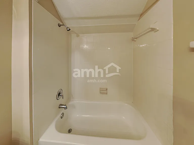 11002 Newbridge Dr — Photo 15