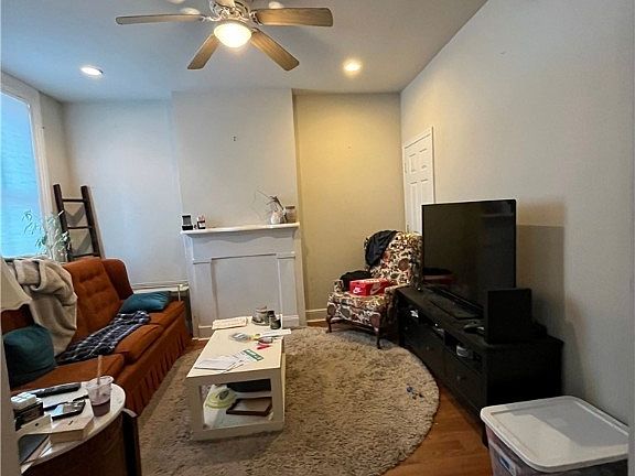 3rd image of 403 N Henry St