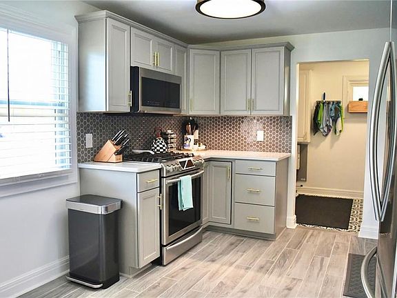 5th image of 54 Meadow Lea Dr