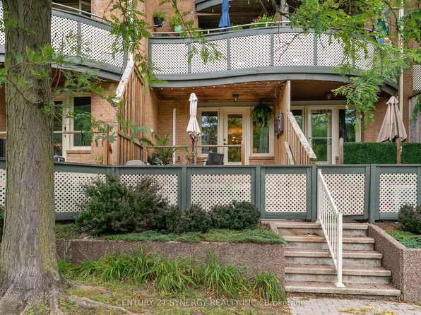 2 Columbus Ave #5, Ottawa, ON K1K 1R3