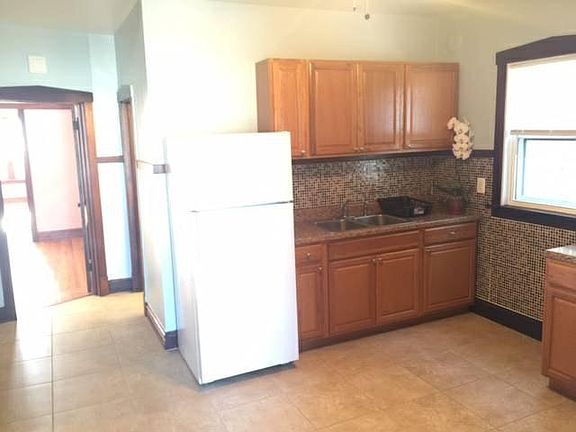 3rd image of 3443 N Monticello Ave #2