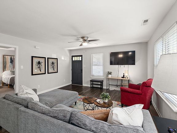 4th image of 822 Gerard St