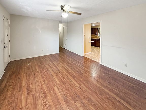 2nd image of 208 N Edgewood Dr