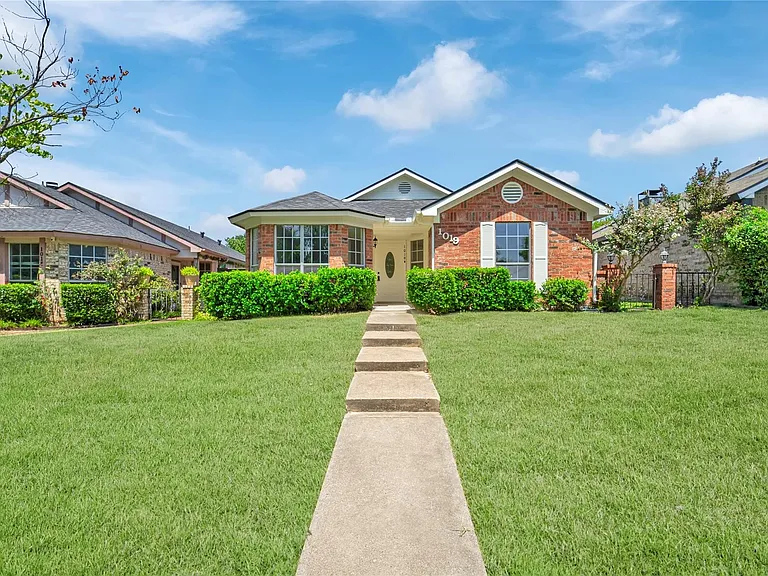 1019 Sanders Dr — Photo 2