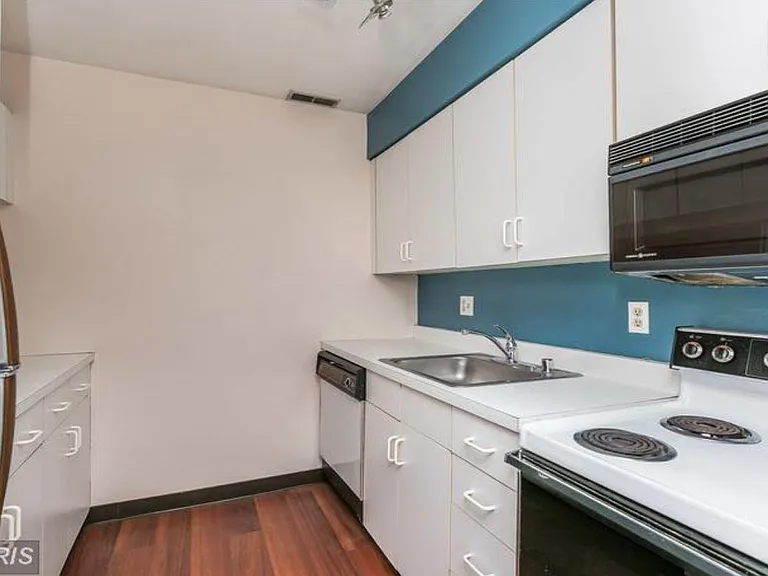600 S Charles St #2 — Photo 4