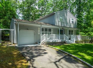 28 Gully Rd, Wading River, NY 11792