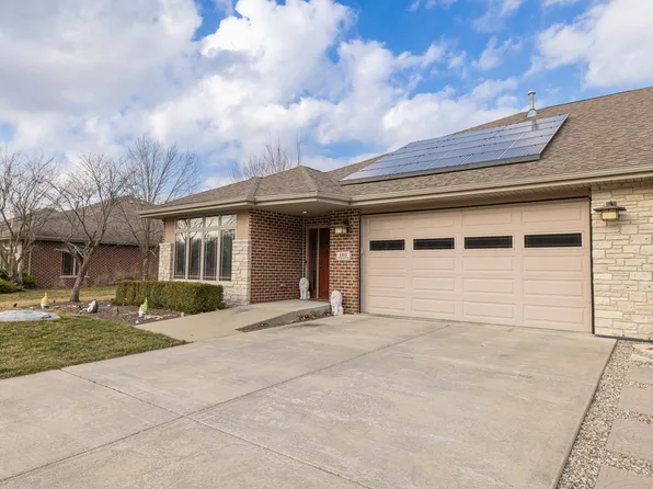 160 River Run Dr, Saint Anne, IL 60964