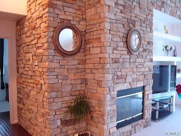 4th image of 325 Chi Chi Cir
