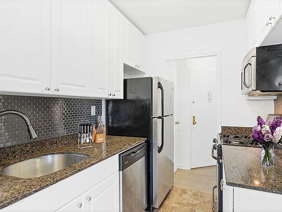 4th image of 620 Lenox Ave APT 4E
