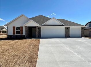 303 Phyllis Farm Rd, Prairie Grove, AR 72753