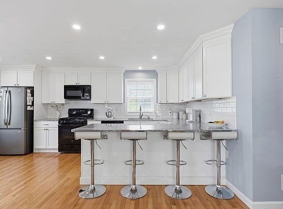 3rd image of 105 Lawrence St