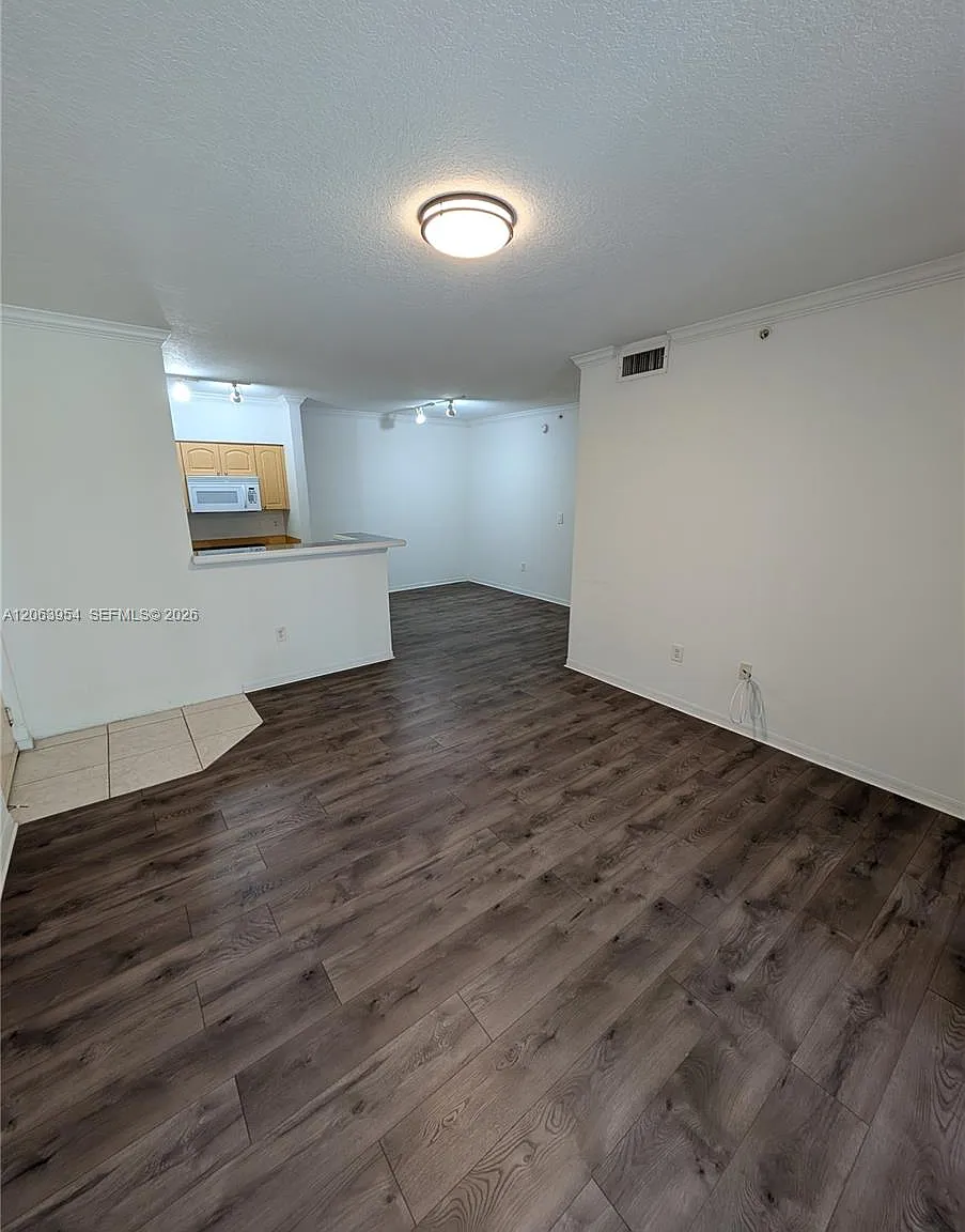 Gables Court Condo — Photo 1