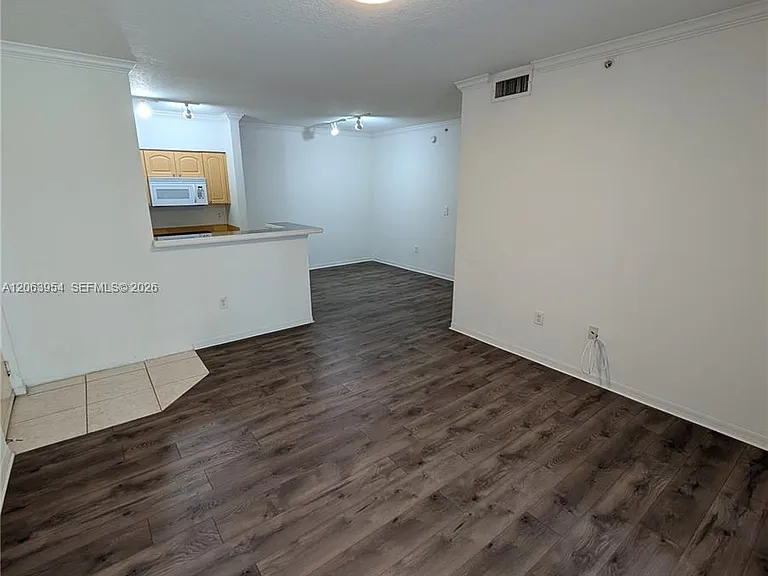 6831 SW 44th St #203 — Photo 1