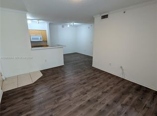 6831 SW 44th St APT 203, Miami, FL 33155
