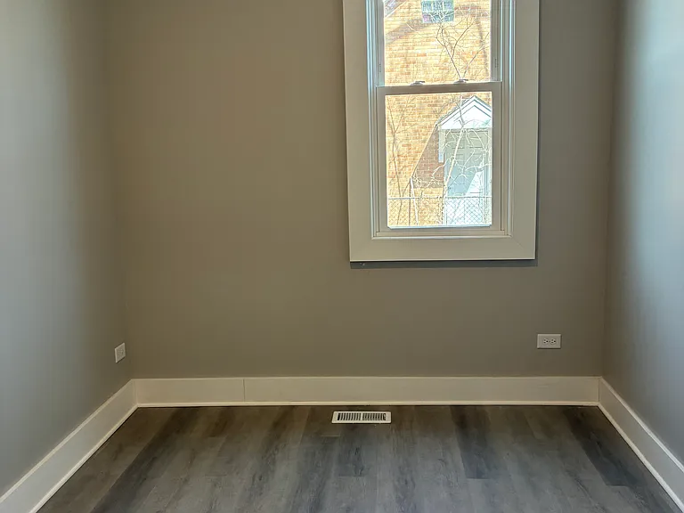 1542 Victoria Ave #2 — Photo 10