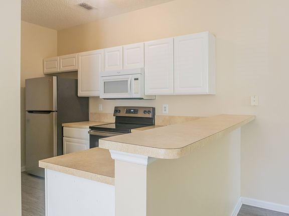 2nd image of 346 Pecan Grove Dr