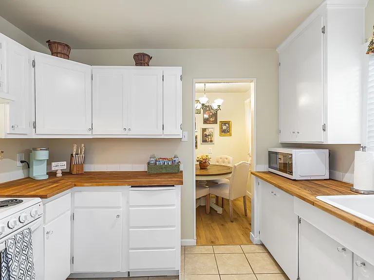 10403 Dekoven Dr SW — Photo 9