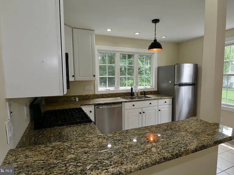 11 Massachusetts Ave — Photo 10