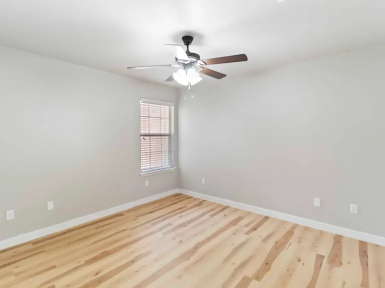 701 Balcones Dr #E — Photo 10