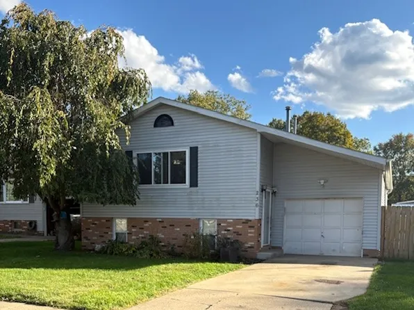 236 Myers Ave SW, New Philadelphia, OH 44663